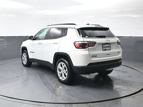 Used 2024 Jeep Compass Latitude AWD/4WD image 11
