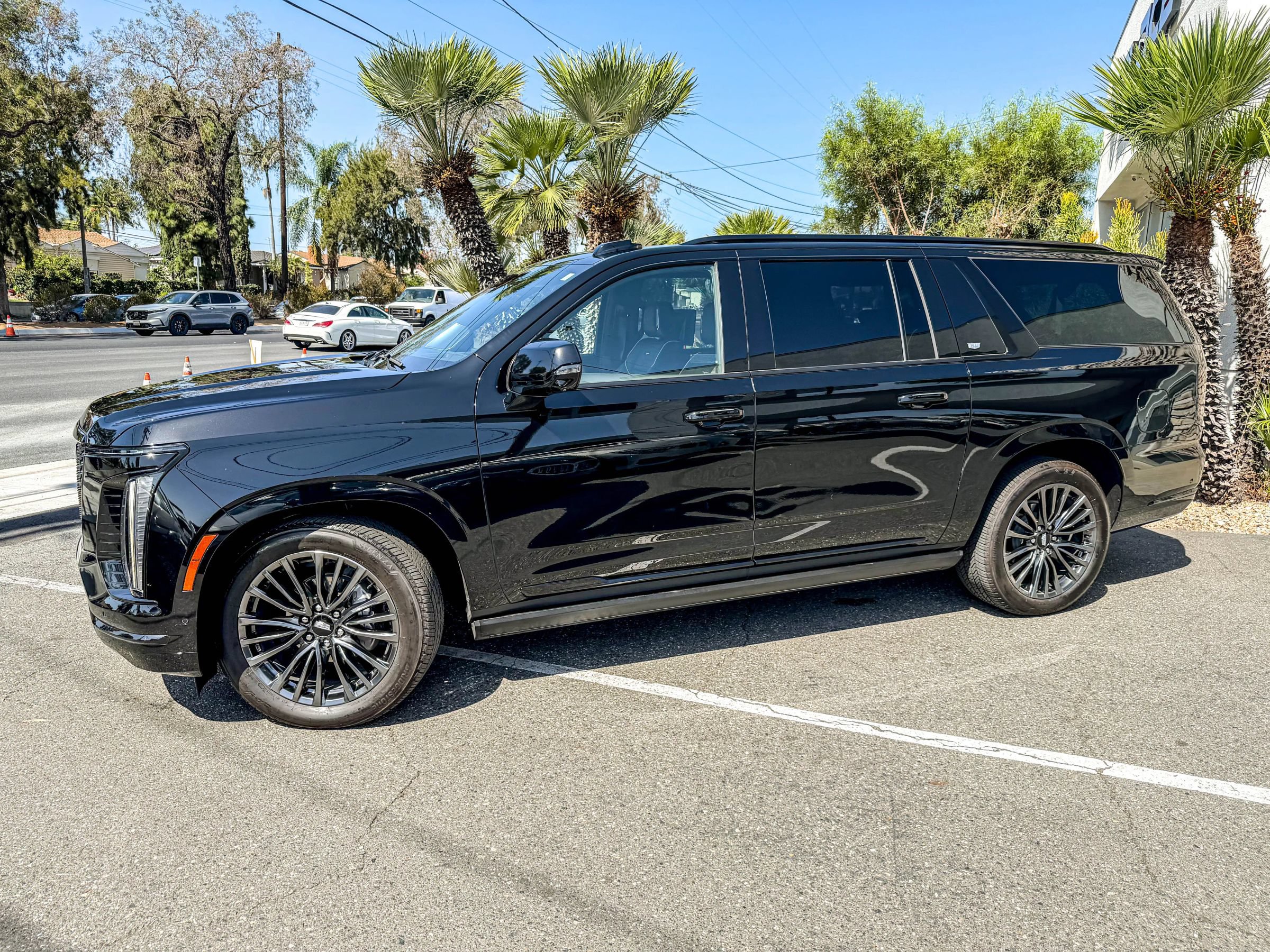 Used 2025 Cadillac Escalade ESV Sport Platinum AWD/4WD image 6