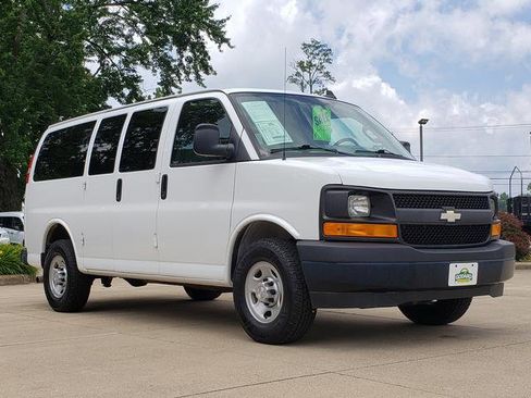 Used 2017 Chevrolet Express 2500 LS RWD image 8
