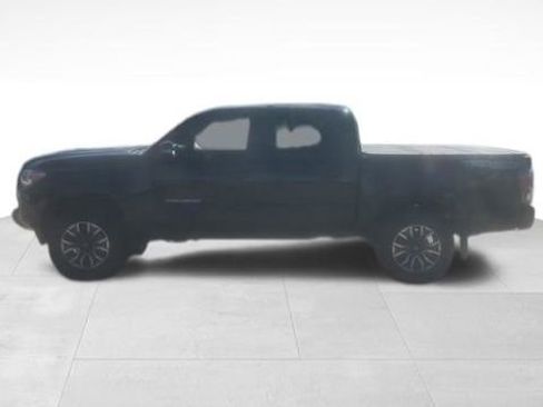 Used 2022 Toyota Tacoma TRD Sport w/ Technology Package AWD/4WD image 3