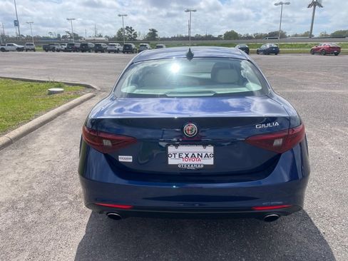 Used 2018 Alfa Romeo Giulia Ti w/ Quick Order Package 22Z Lusso image 9