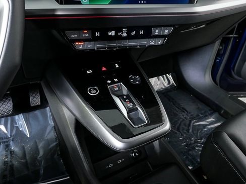 Used 2023 Audi Q4 e-tron Prestige image 17