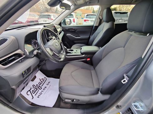 Used 2024 Toyota Highlander LE image 22