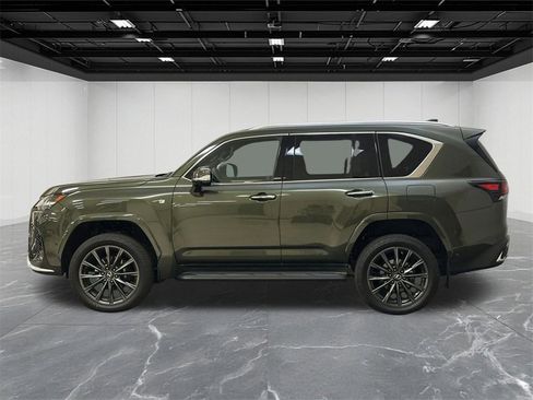 Used 2025 Lexus LX 700h F Sport image 2