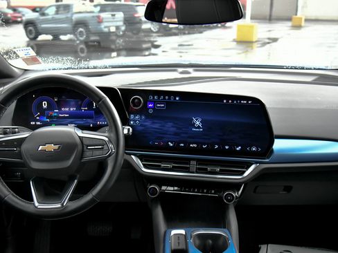 Used 2025 Chevrolet Equinox EV LT w/ Convenience Package image 44