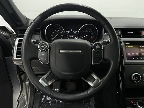 Used 2018 Land Rover Discovery SE image 23