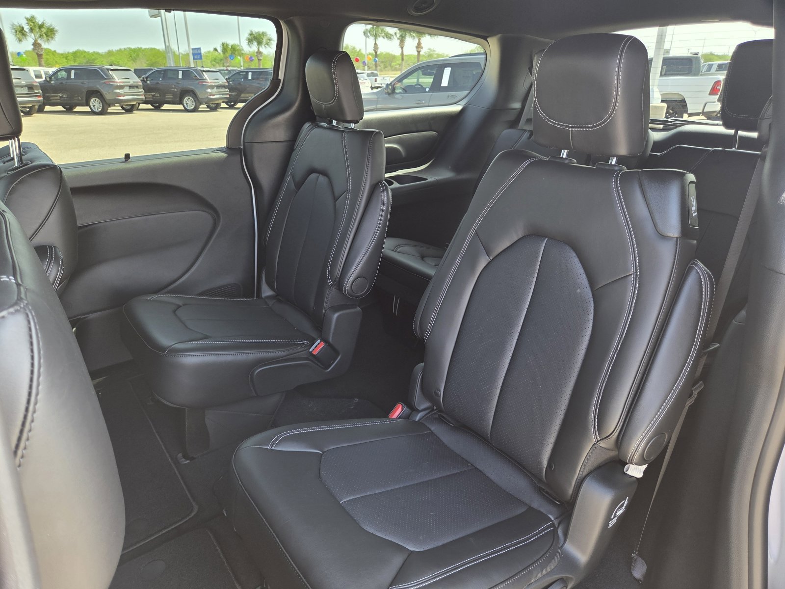 New 2026 Chrysler Pacifica Select FWD image 20