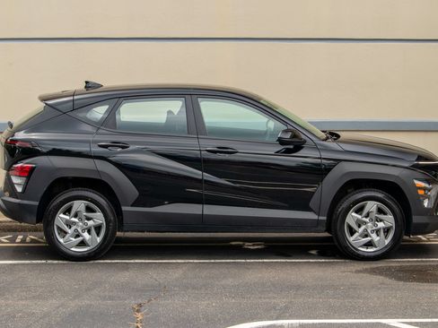 Used 2024 Hyundai Kona SE AWD/4WD image 11
