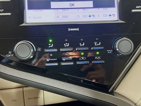 Used 2020 Toyota Camry LE w/ Carpet Mat Package FWD image 22