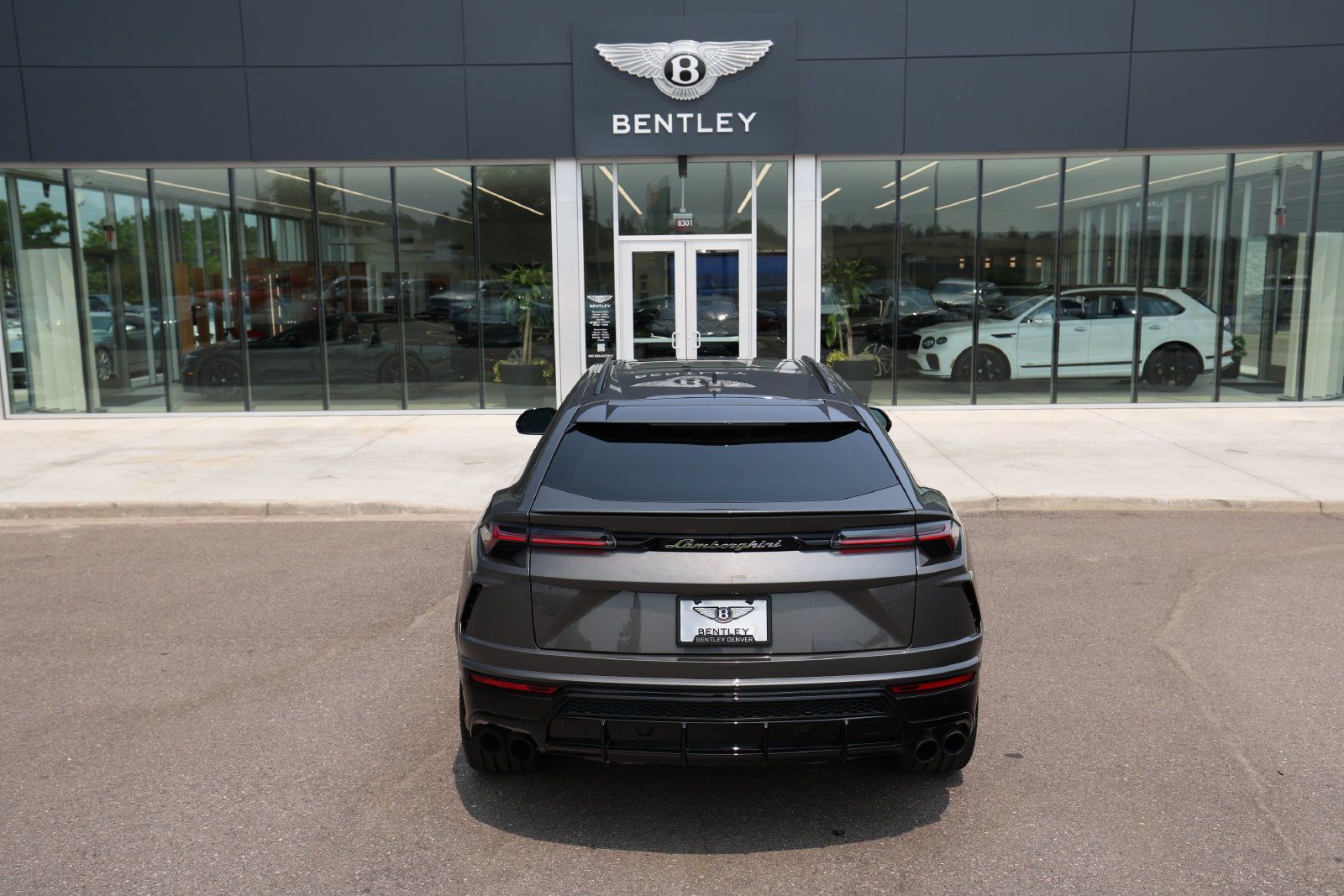 Used 2021 Lamborghini Urus AWD/4WD image 10