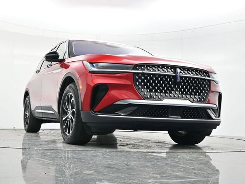 Used 2025 Lincoln Nautilus Premier image 47