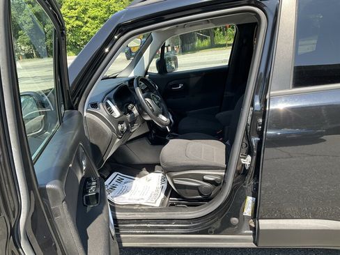 Used 2021 Jeep Renegade Latitude w/ Luxury Group I AWD/4WD image 17