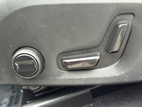 Certified 2023 Volvo XC60 B5 Plus w/ Climate Package image 21