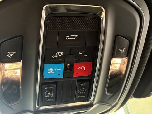 Used 2023 Jeep Grand Cherokee Altitude AWD/4WD image 22