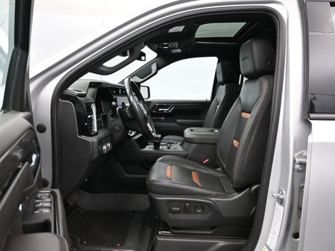 Used 2022 GMC Sierra 1500 AT4 w/ AT4 Preferred Package AWD/4WD image 9