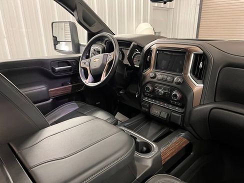 Used 2023 Chevrolet Silverado 2500 High Country w/ Technology Package image 19