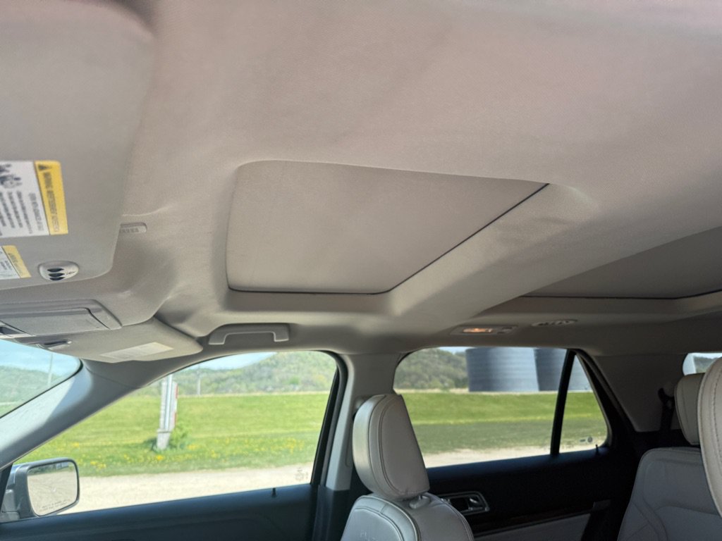 Used 2018 Ford Explorer Platinum AWD/4WD image 12