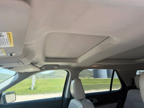 Used 2018 Ford Explorer Platinum AWD/4WD image 12
