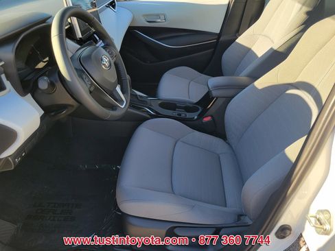 Certified 2025 Toyota Corolla SE image 9
