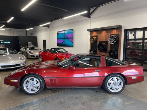 Used 1988 Chevrolet Corvette Coupe RWD image 2