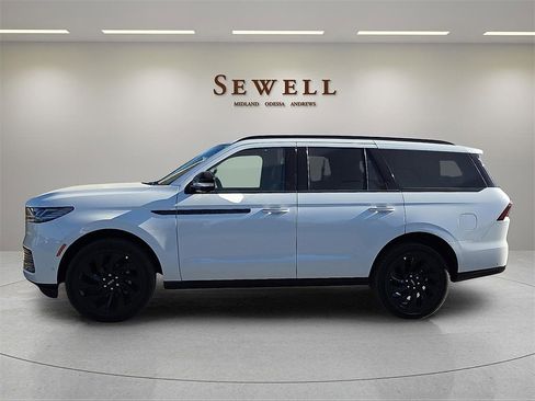 New 2025 Lincoln Navigator Reserve w/ Jet Appearance Package image 2