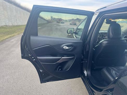 Used 2019 Jeep Cherokee Limited image 45