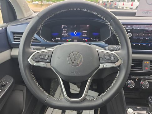 Used 2023 Volkswagen Taos SE AWD/4WD image 19