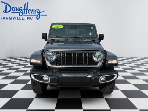 Used 2024 Jeep Gladiator Sport AWD/4WD image 8