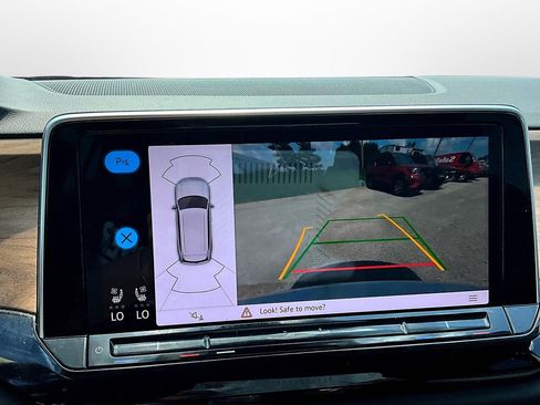 Used 2024 Volkswagen Atlas SE image 30