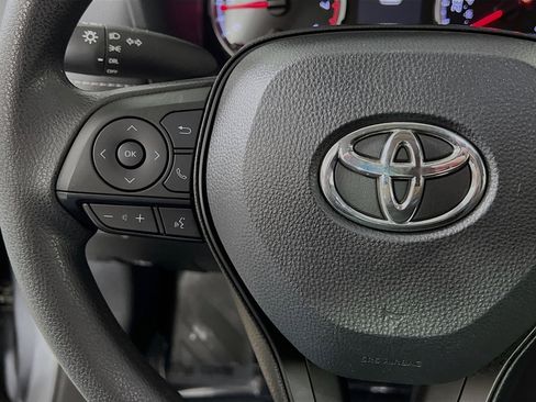 Used 2022 Toyota RAV4 LE image 19