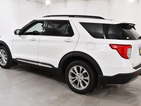 Used 2023 Ford Explorer XLT w/ Equipment Group 202A AWD/4WD image 15
