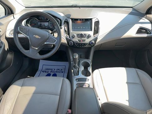 Used 2017 Chevrolet Cruze Premier image 12