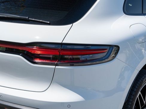 Certified 2026 Porsche Macan AWD/4WD image 15
