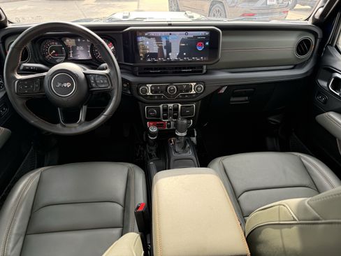 Used 2025 Jeep Gladiator Mojave image 13