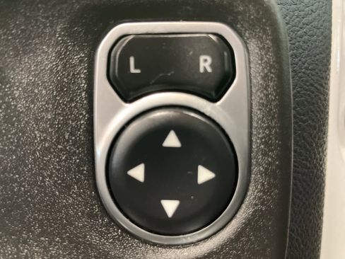 Used 2018 Jeep Wrangler Unlimited Sahara w/ Uconnect 4C Nav & Sound Group image 12