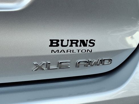 Used 2020 Toyota Highlander XLE image 31