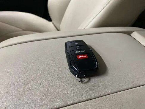 Used 2024 Toyota Highlander Limited AWD/4WD image 89