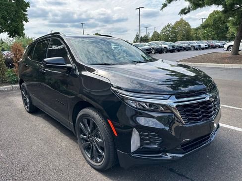 Used 2023 Chevrolet Equinox RS FWD image 3