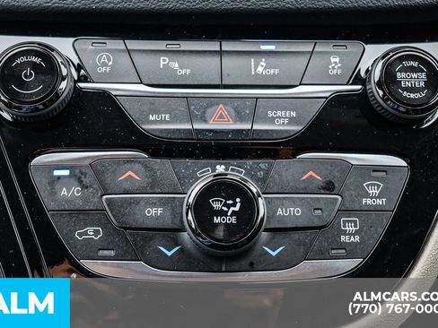 Used 2023 Chrysler Pacifica Touring-L FWD image 41