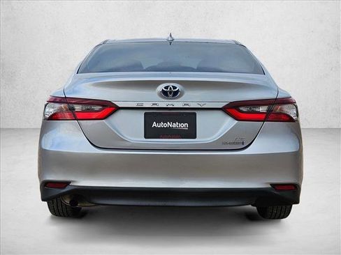 Used 2021 Toyota Camry LE image 6