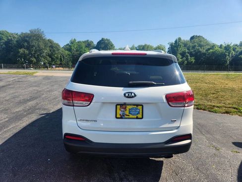 Used 2016 Kia Sorento FWD image 4