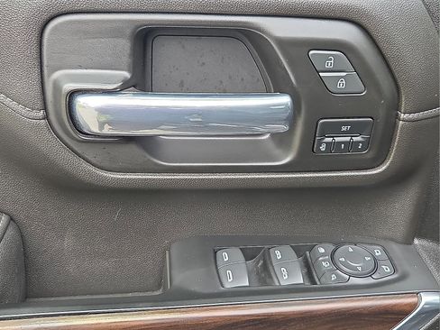 Used 2022 GMC Sierra 3500 SLT w/ SLT Convenience Package image 13