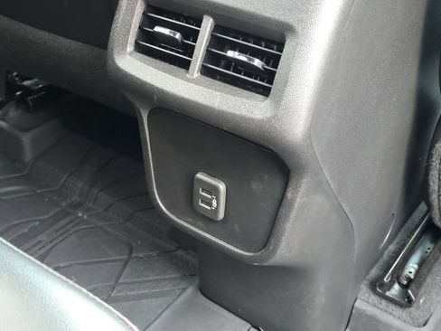 Certified 2022 Chevrolet Equinox RS w/ LPO, Floor Liner Package FWD image 18
