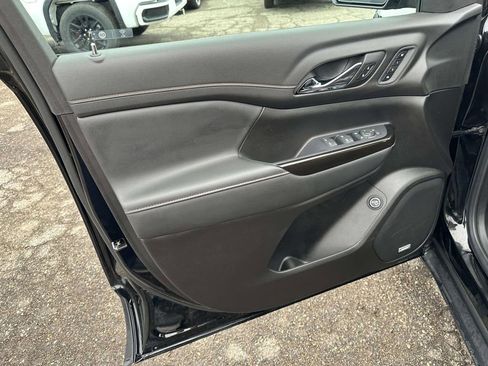 Certified 2022 GMC Acadia AT4 w/ Preferred Package image 18