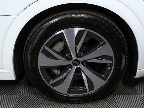 Used 2024 Audi Q8 e-tron Premium Plus image 39