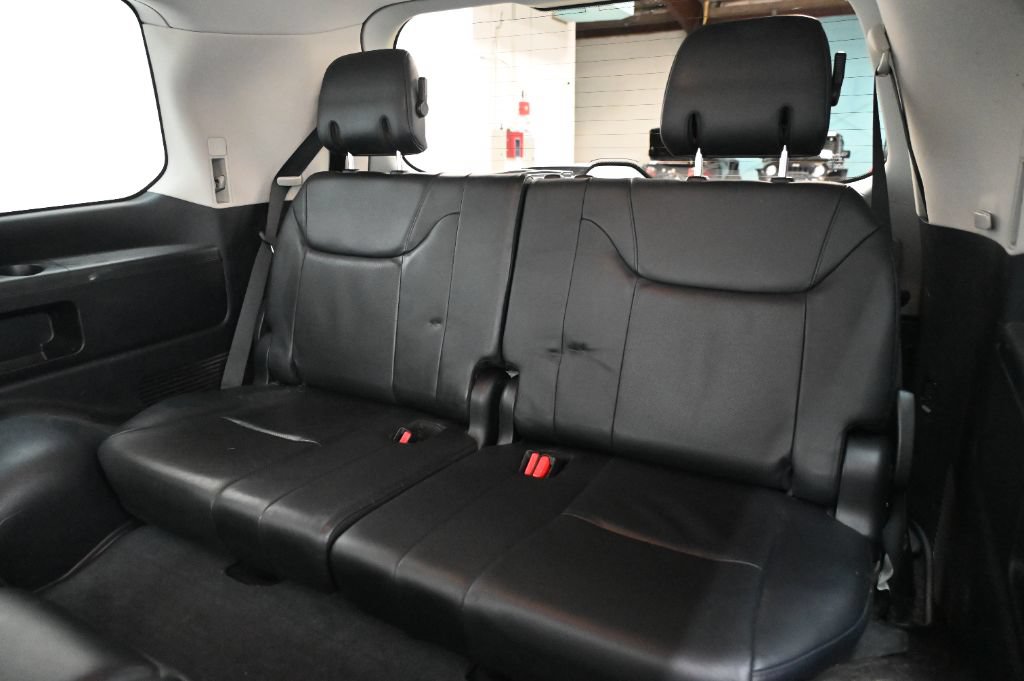 Used 2011 Lexus LX 570 4WD w/ Luxury Pkg image 47