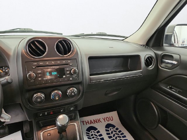 Used 2016 Jeep Patriot Latitude AWD/4WD image 16