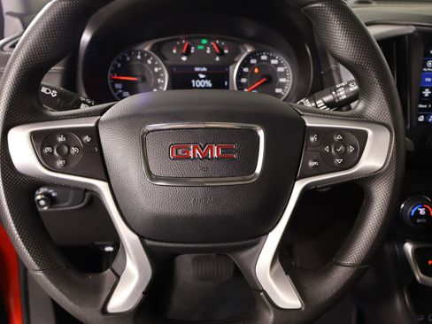 Used 2024 GMC Terrain SLE w/ Driver Convenience Package image 3