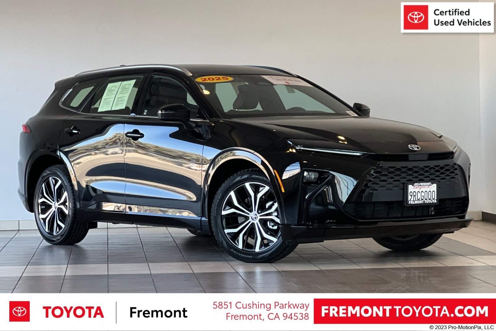 Certified 2025 Toyota Crown Signia AWD/4WD image 1
