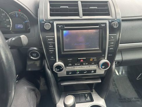 Used 2014 Toyota Camry SE w/ Leather Package FWD image 15